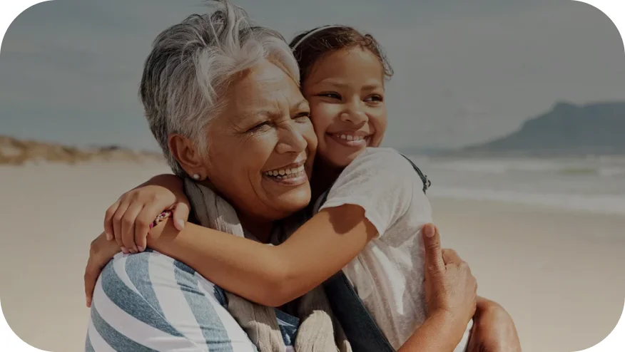 En liten jente og moren hennes på stomireisen