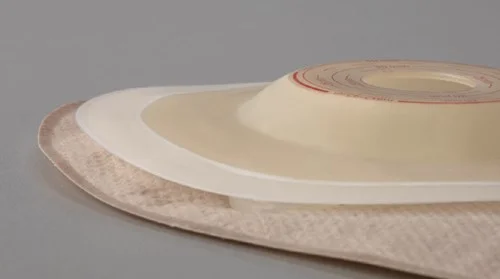 eine weiße Platte mit einer roten Linie